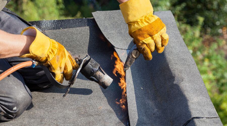 Professional gutter cleaning in Benson, AZ